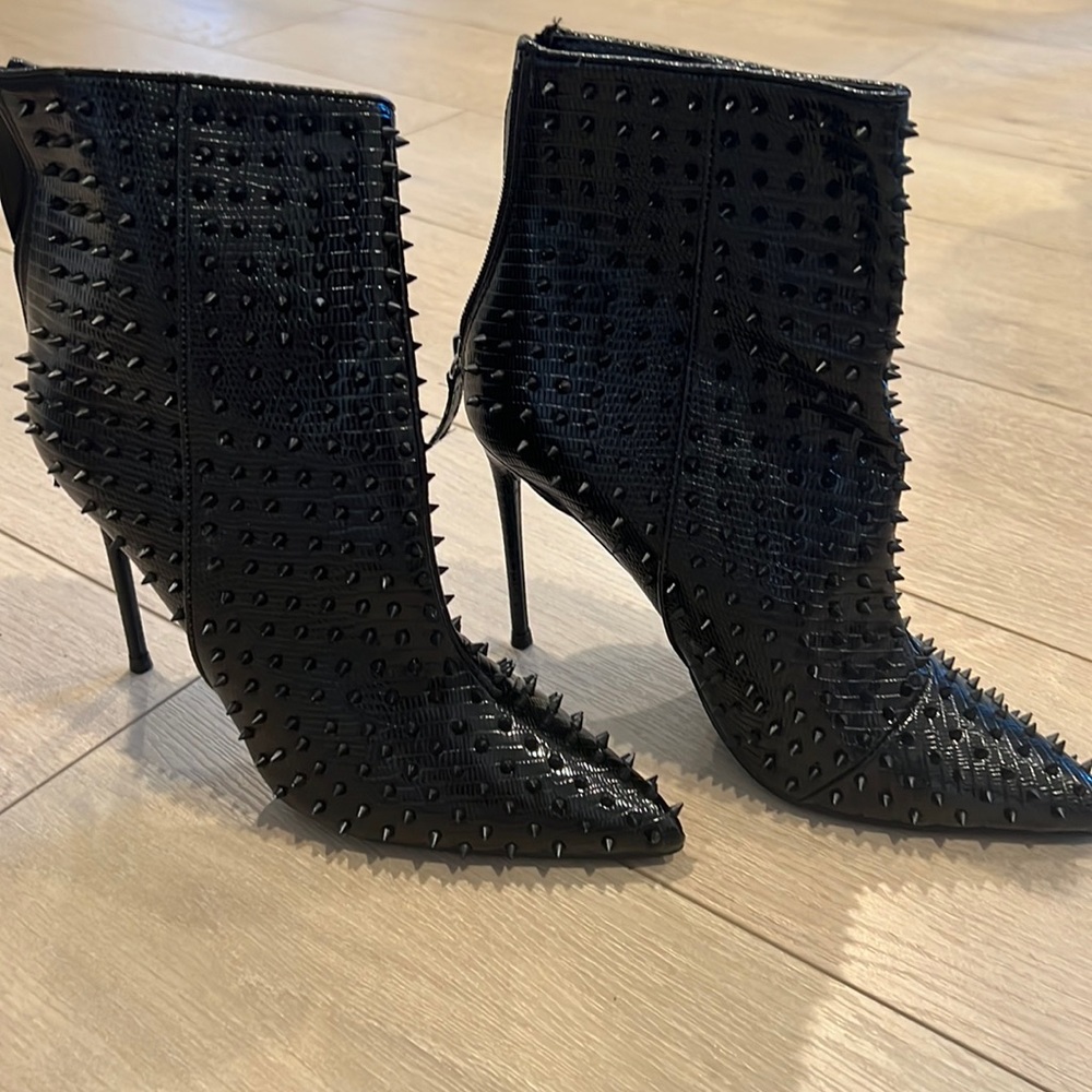 Brand new! Never worn!